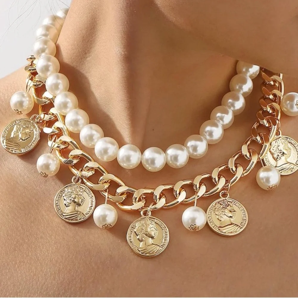 Elegant Gold and Pearl Coin Necklace